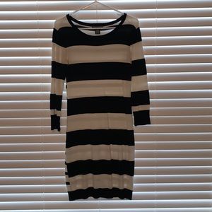 Black & white strip tunic sweater - super soft, stretchy, and comfy! Great Cond!